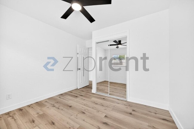 Building Photo - 415 E 26th St