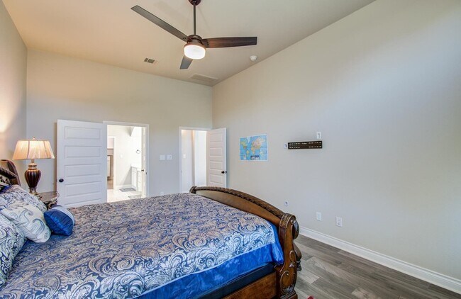 Building Photo - 10838 Bouldin Creek