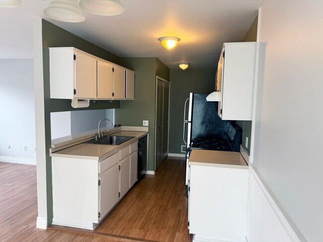 Building Photo - 2649 Fenwick Ct