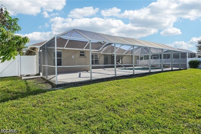 Building Photo - 4346 SW 18th Pl