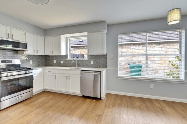 Building Photo - "Charming 3-Bedroom Cedar Park Home with 2...