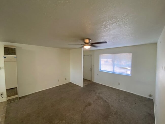 Building Photo - 2 Bedroom, 1 Bathroom Twin Home