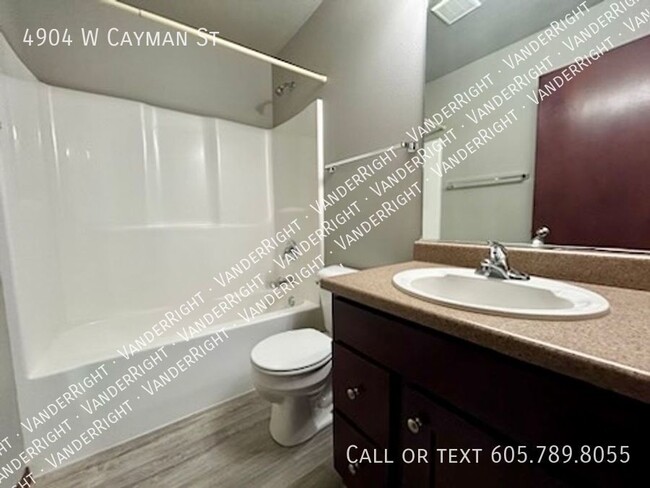 Building Photo - 4904 W Cayman St