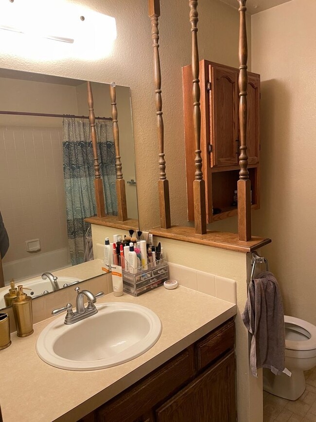 Building Photo - Central Location! 4 Bed 2 Bath House in Fort Collins