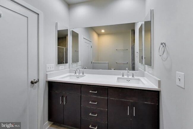 Building Photo - 16616 Crabbs Branch Way