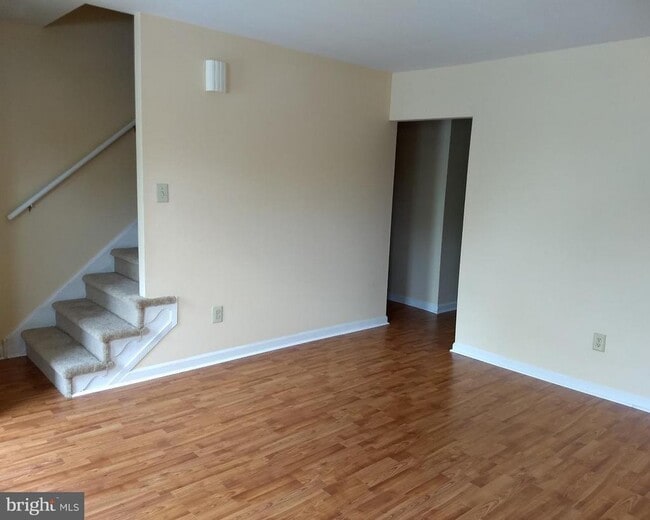 Building Photo - 72 Colonial Dr