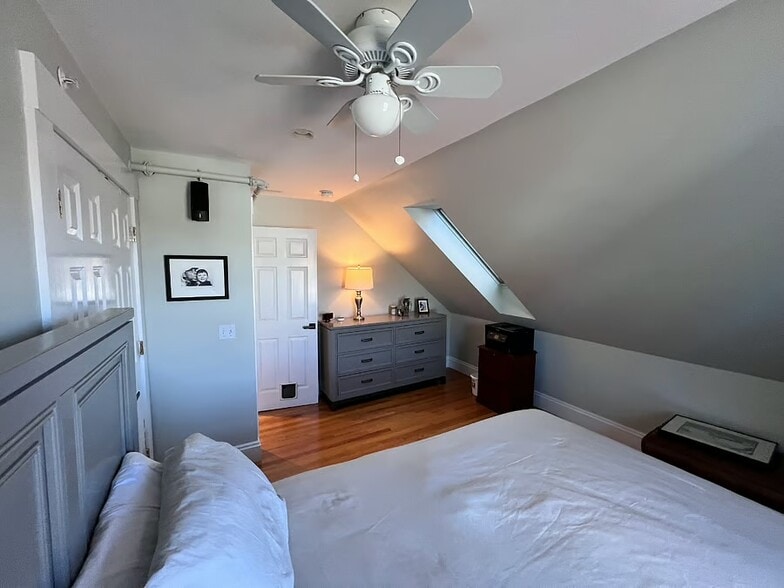 Building Photo - 127 Dodge St