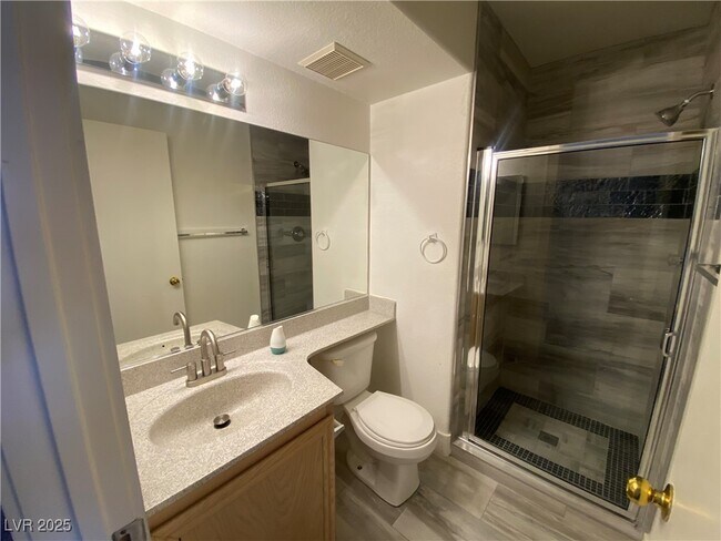 Building Photo - 1028 Allure Dr