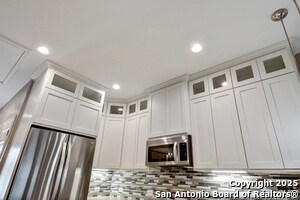 Building Photo - 1303 Lombrano St