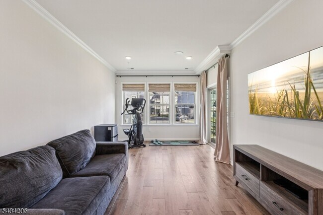 Building Photo - 21 Dahlia Dr