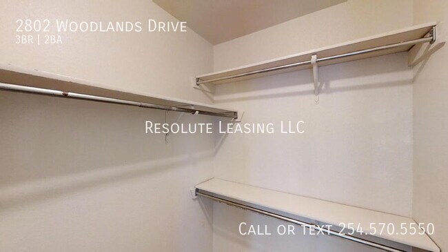 Building Photo - 2802 Woodlands Dr