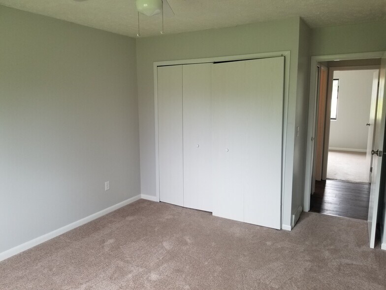 Building Photo - 4215 Manhattan E