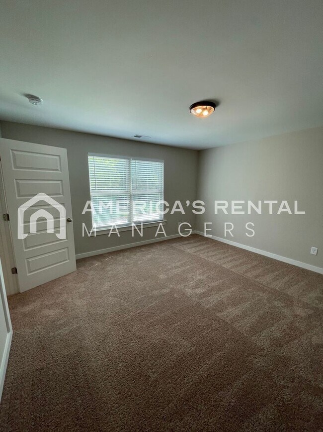 Building Photo - Home for Rent in Weaver, AL!!! Available to View Now! PRICE REDUCTION!! Sign a 13-month lease by ...