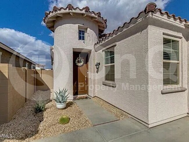 Building Photo - 2922 E Wayland Dr