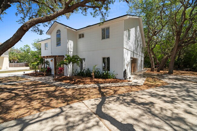 Building Photo - 1820 Rumar Ln