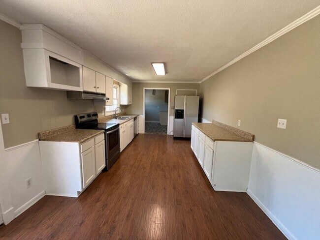 Building Photo - Perfect "Work from Home" Location!