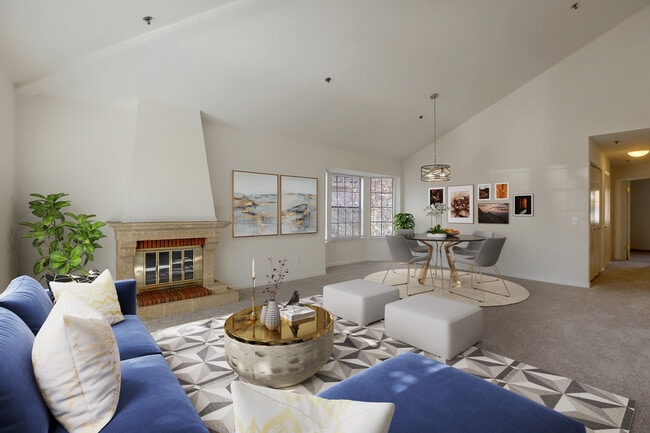 Building Photo - 10252 Danube Dr