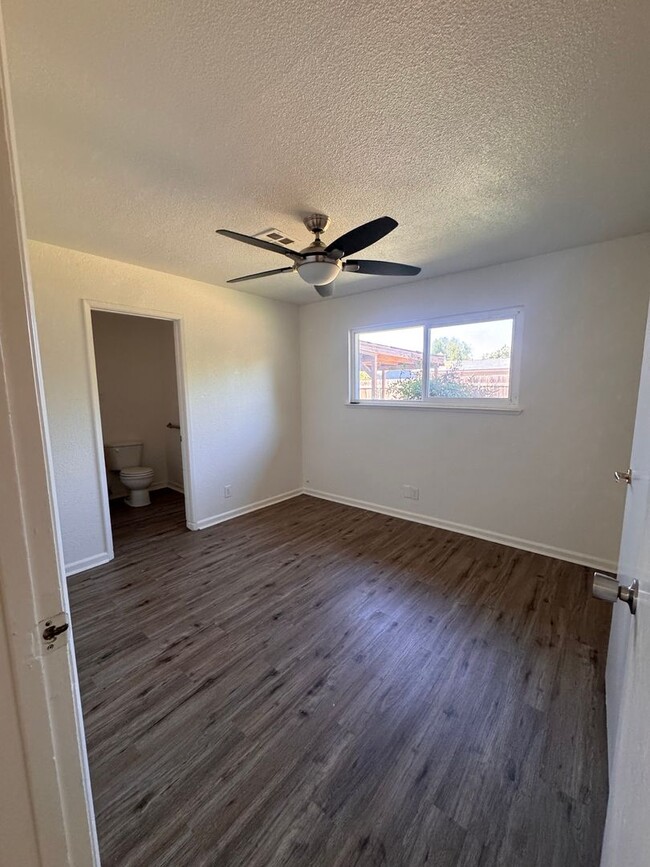 Building Photo - 913 Banyan Dr