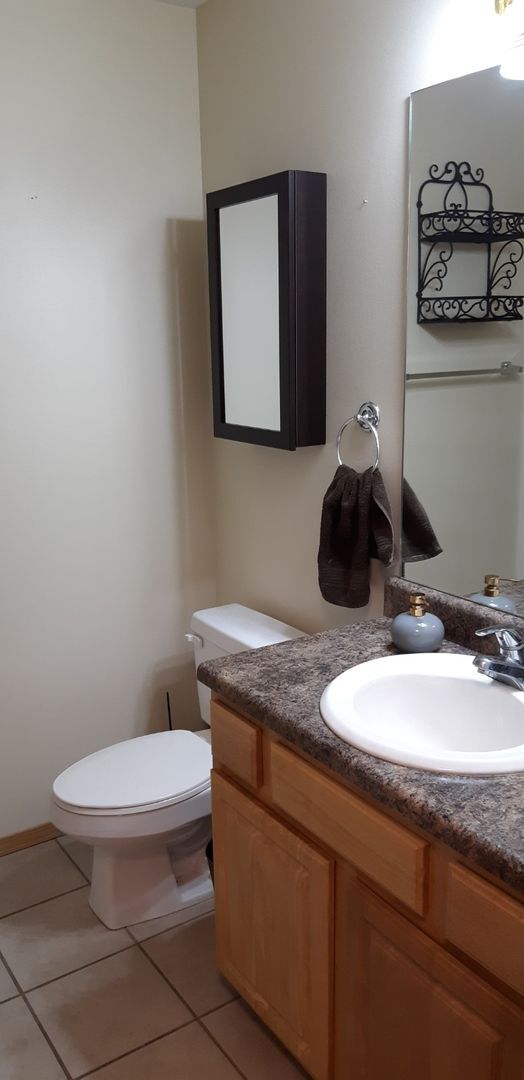 Building Photo - Duplex - 2 bed, 2 bath, 2 car garage in SW Springfield