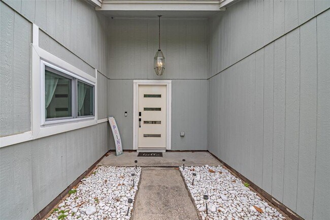 Building Photo - 21306 Castlemont Ln