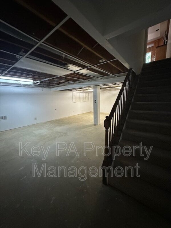 Building Photo - 16 Brookhollow Dr