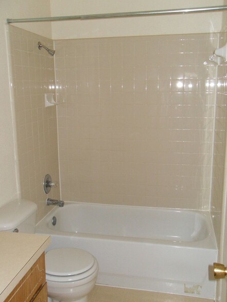 Building Photo - 4411 Jeff Scott Dr