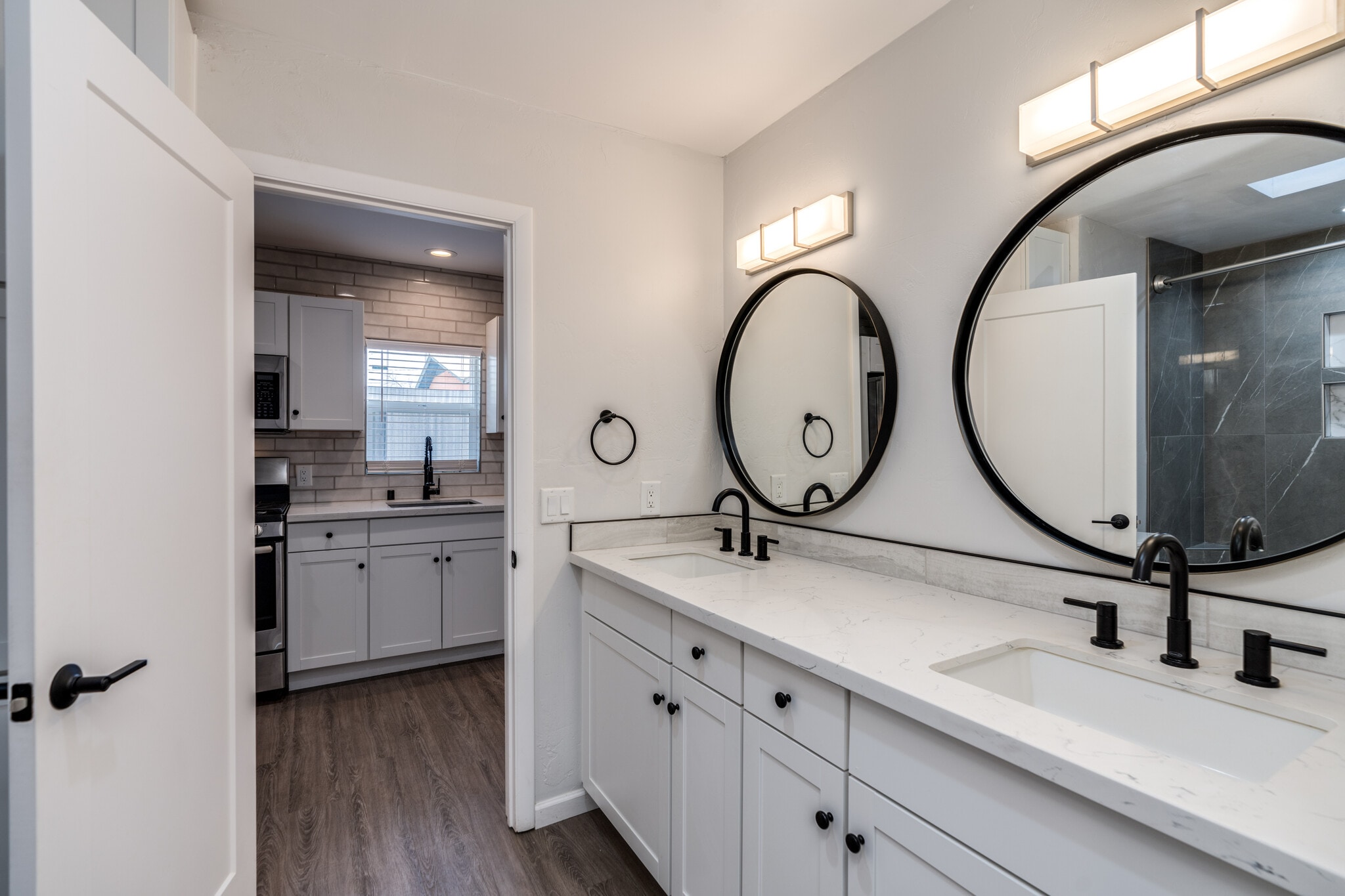 Building Photo - 1132 E Florita St