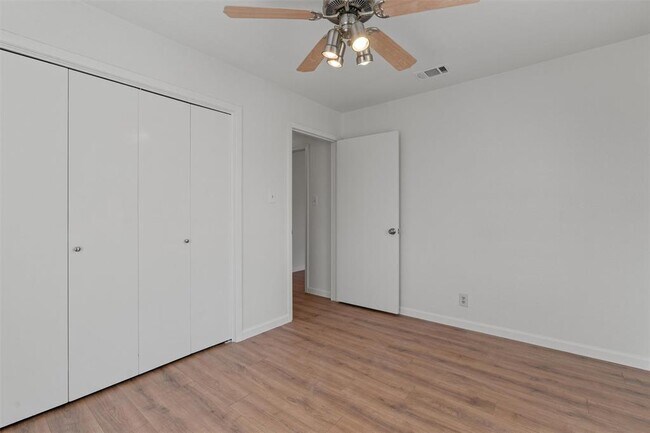 Building Photo - 209 E Rector St