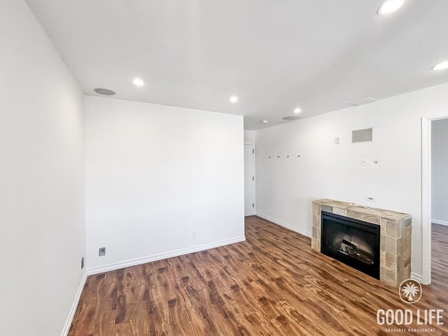 Building Photo - Beautiful 2B 2BA Condo in Point Loma w/ Re...