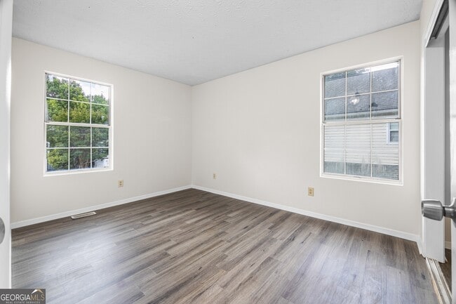 Building Photo - 3111 Linden Dr