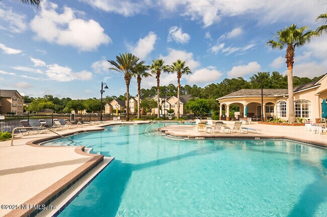 Building Photo - 13810 Sutton Park Dr N