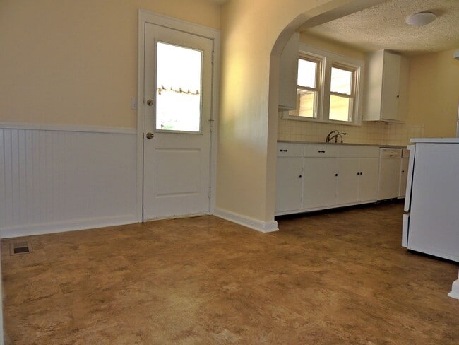 Building Photo - 115 Park Dr