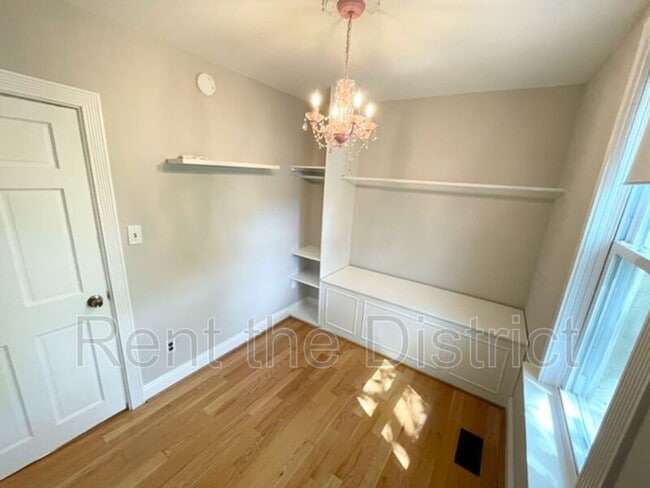 Building Photo - 525 5th St NE