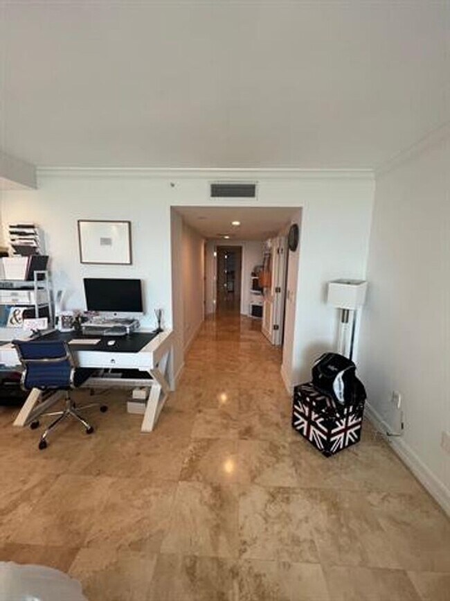 Building Photo - 20201 E Country Club Dr