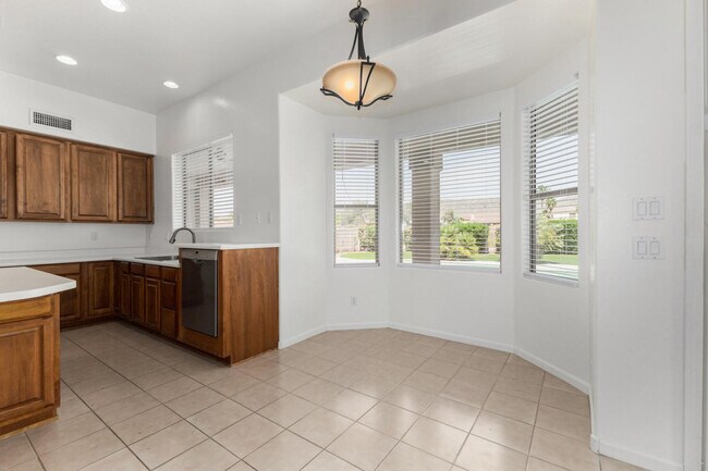 Building Photo - 918 W Windsong Dr