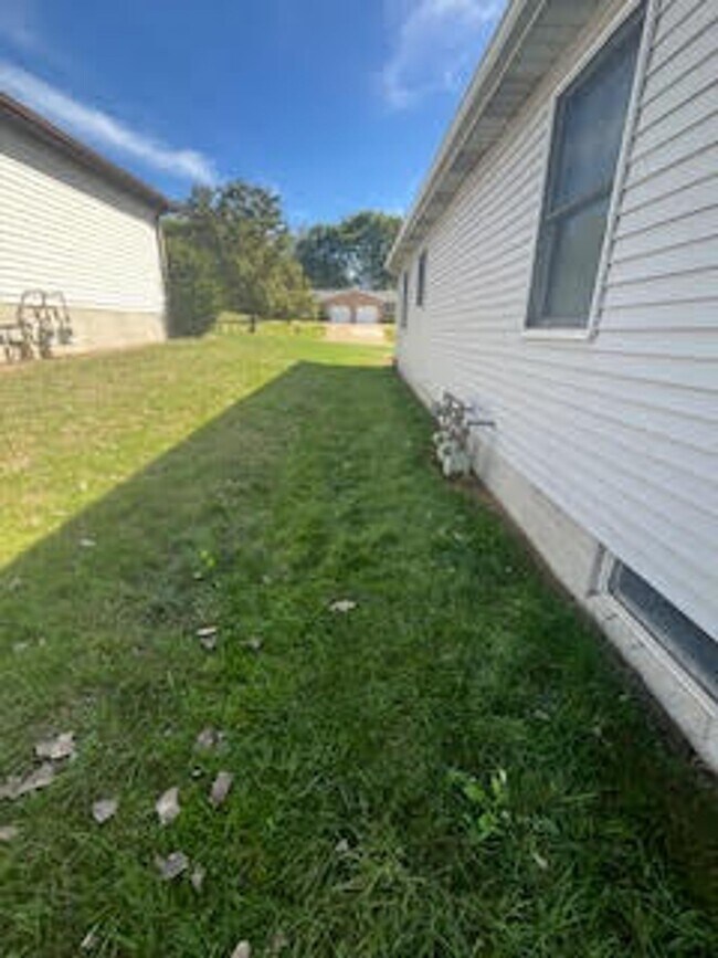 Building Photo - 486 S. Kaser