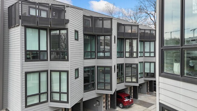 Building Photo - Modern Townhome with Roof Terrace in Dilworth Neighborhood Charlotte NC