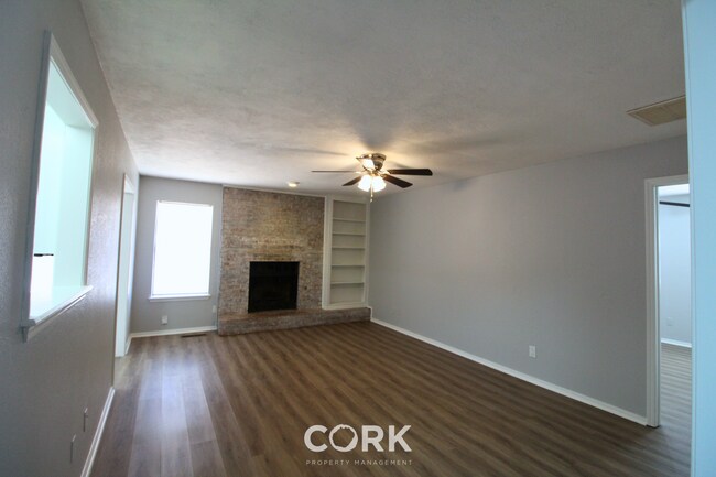 Building Photo - 708 Teal Pl