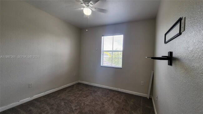 Building Photo - 343 NE 36th Terrace