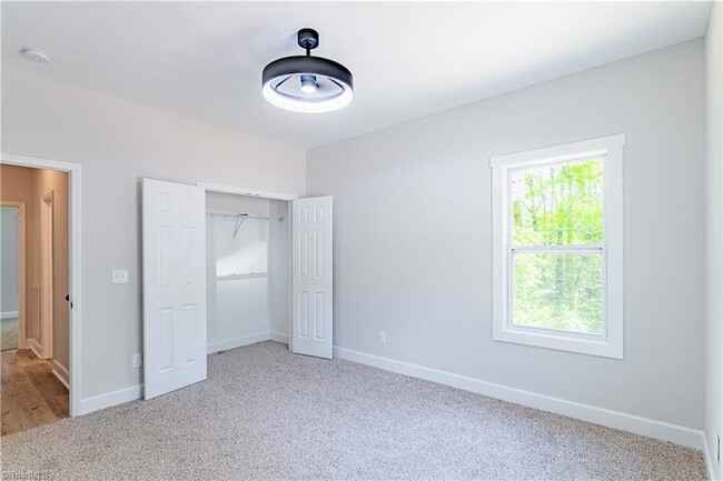 Building Photo - 6 Teaberry Ct