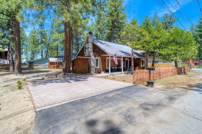 Building Photo - Lovely home with lake views available for ...