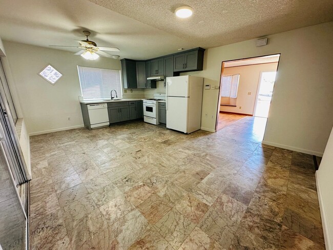 Building Photo - * Move in Special, $1,000 Off One Month's ...