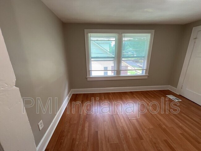 Building Photo - 310 N Riley Ave