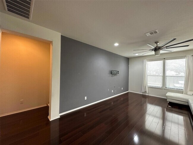 Building Photo - 1248 Hyde Park Dr