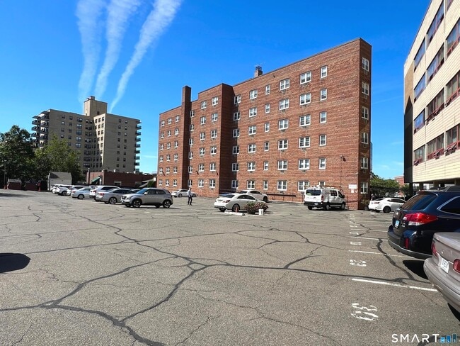 Building Photo - 140 Grove St