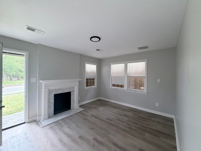 Building Photo - 793 N Hollywood St