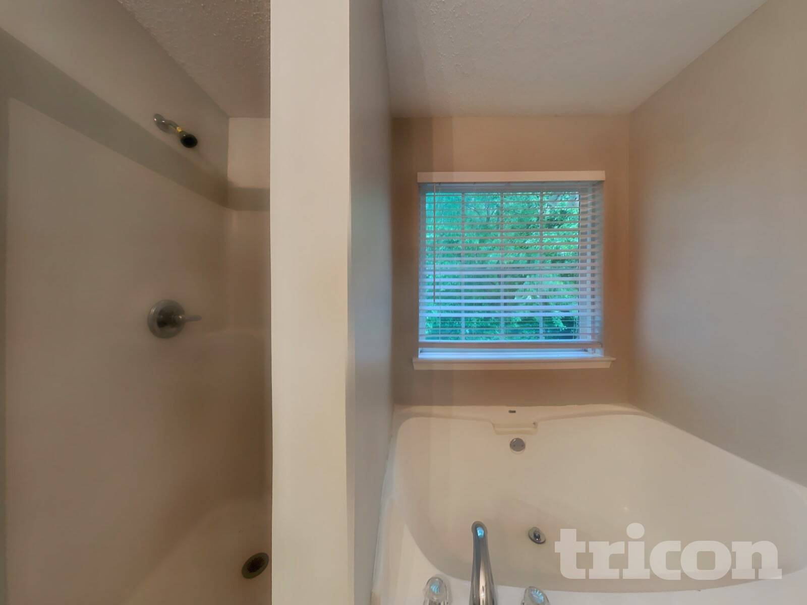 Building Photo - 613 Amberwood Dr