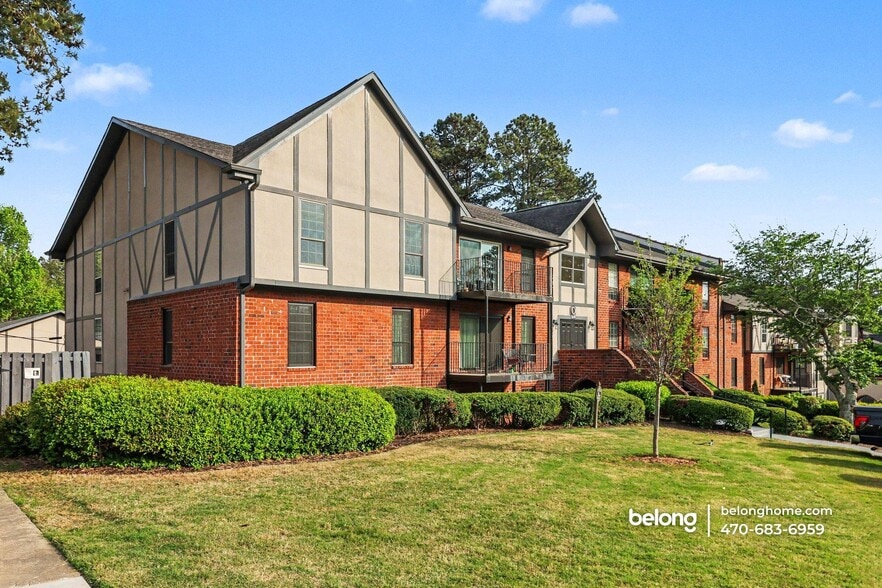 Building Photo - 6851 Roswell Rd