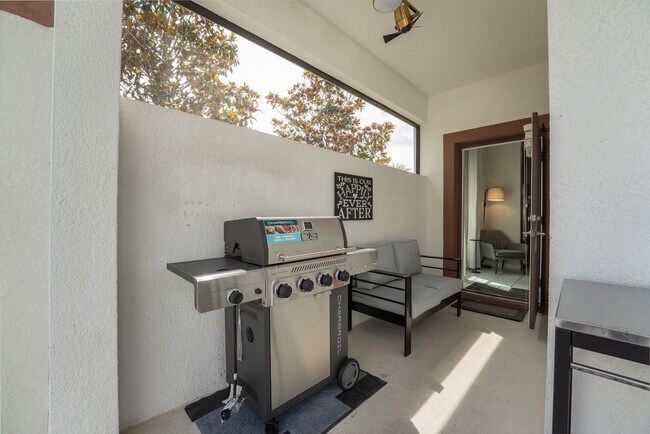 Building Photo - 3152 Pequod Pl