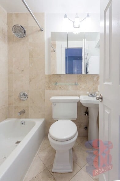 Building Photo - 416 E 13th St